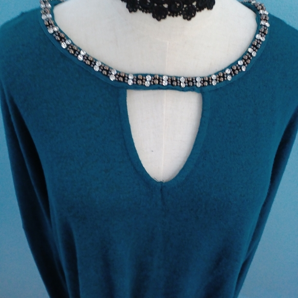 NEW! Jennifer Lopez keyhole top XXL - Picture 3 of 9